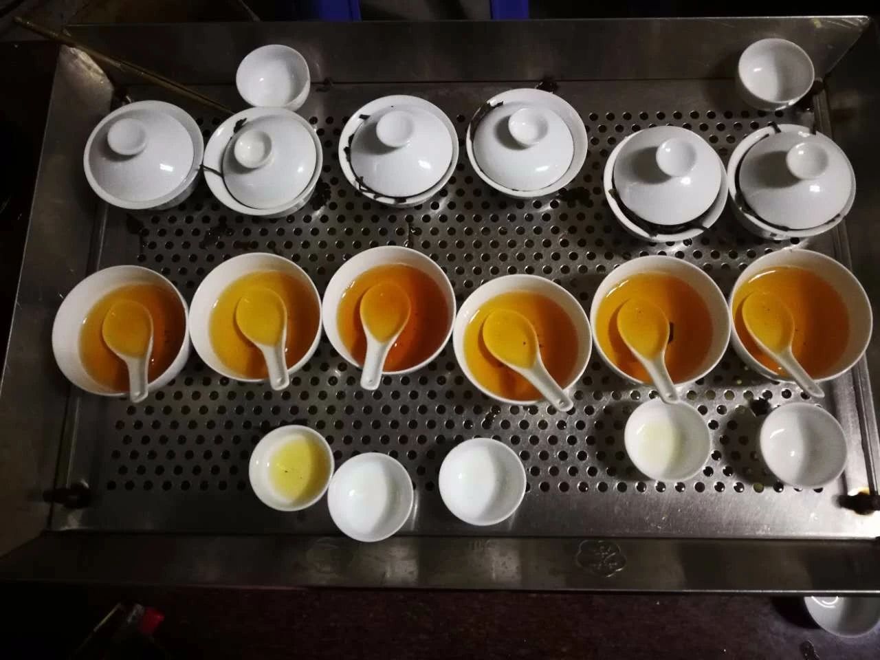 Why are different teas with various color